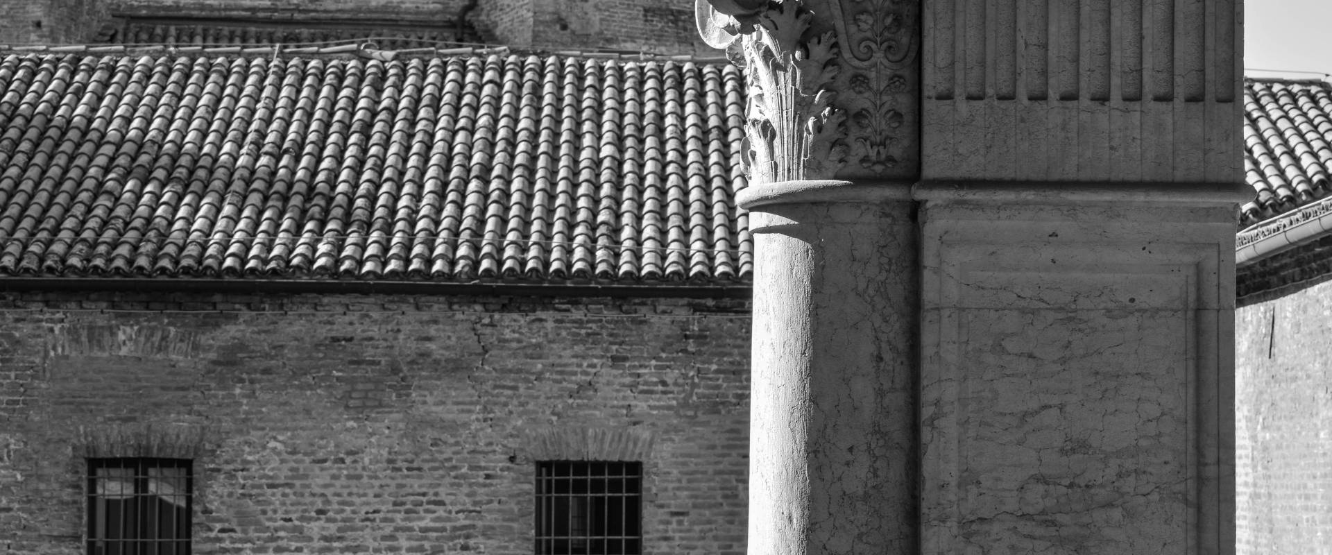 Palazzo Costabili (Ferrara) - Capitelli 00 B&amp;N foto di Nicola Quirico